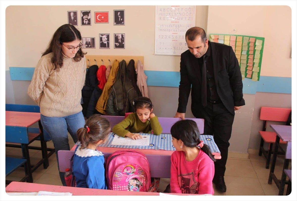 Bulanık Milli Eğitim Müdürü Yalçın Tunçel, köy okullarında incelemelerde bulundu