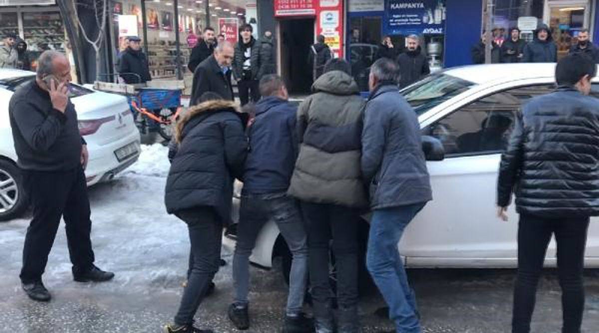 Hatalı park edilen araç çalışmalara engel oldu