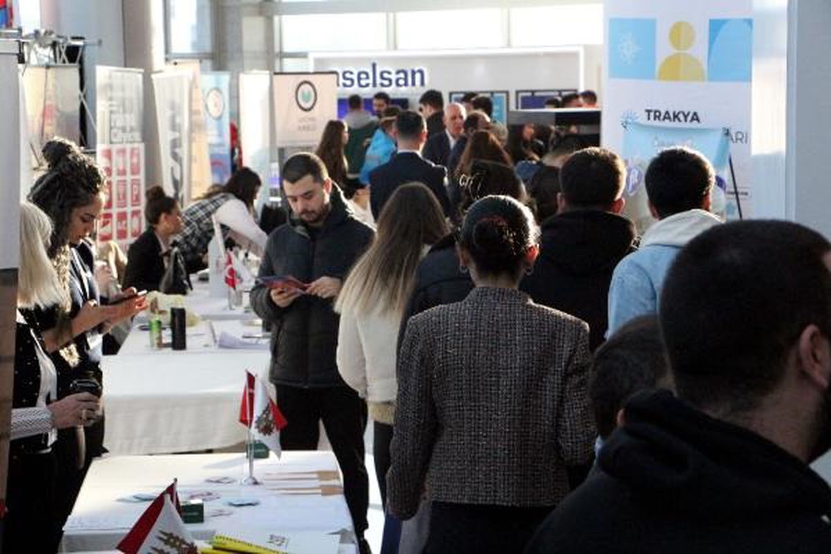 2023'te üniversiteli genç işsizliğinde 10 puanlık düşüş yaşandı