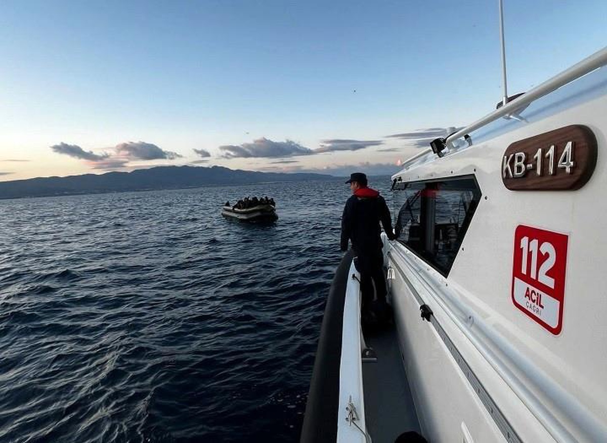 Didim açıklarında 25 düzensiz göçmen yakalandı