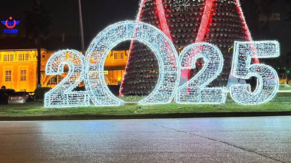 Türkiye 2024\'ü kutlarken, Adana\'da 2025 hazırlıkları yapılıyor