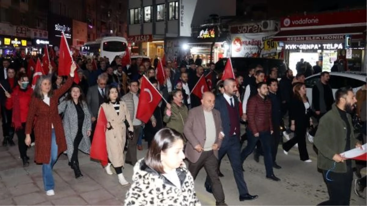 Keşan\'da PKK\'ya tepki yürüyüşü düzenlendi, 12 şehit için mevlit okutuldu