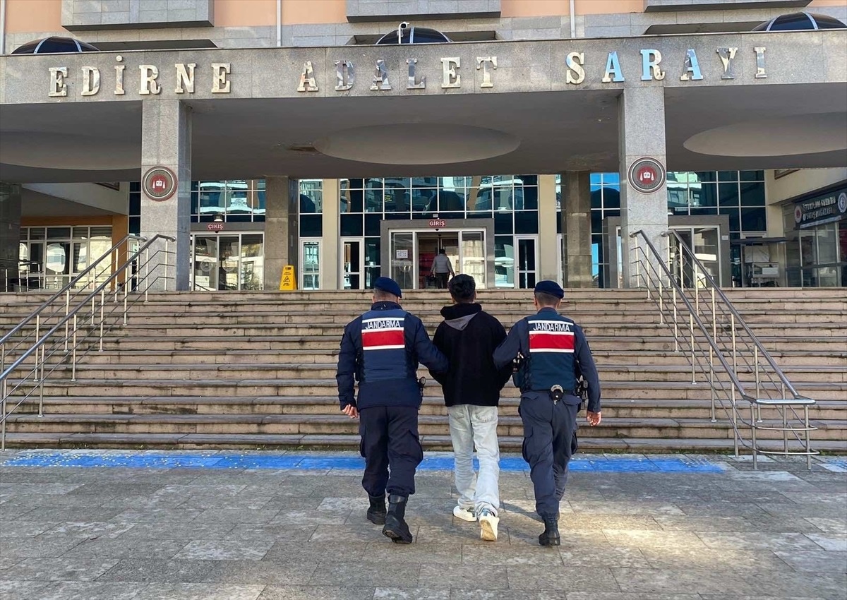 Edirne\'de silahlı yağma suçundan hükümlü yakalandı