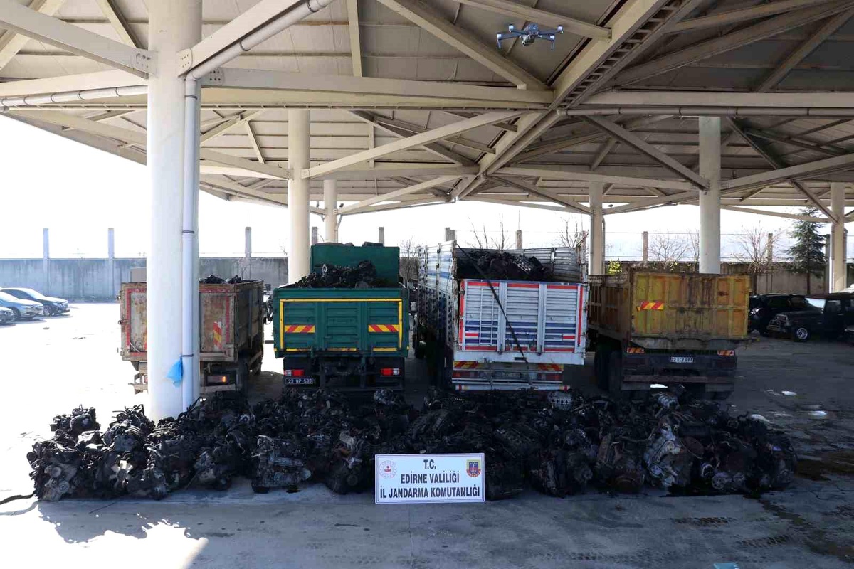 Edirne\'de Kaçak Araç Motoru ve Parçaları Ele Geçirildi