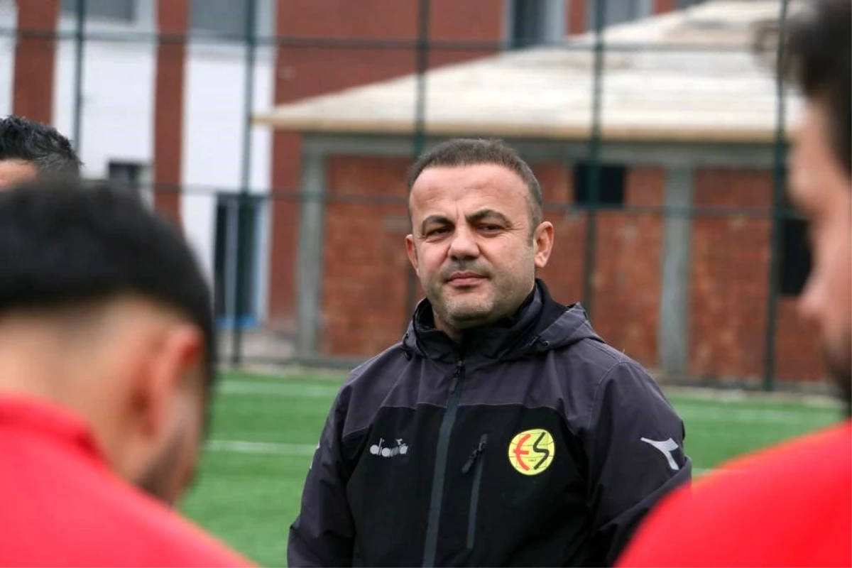Eskişehirspor, yeni teknik direktörüyle antrenmana başladı
