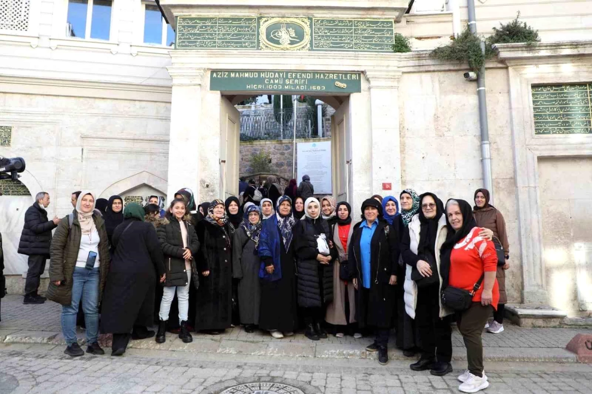 Eyüpsultanlılar İstanbul\'da cami ve türbeleri geziyor