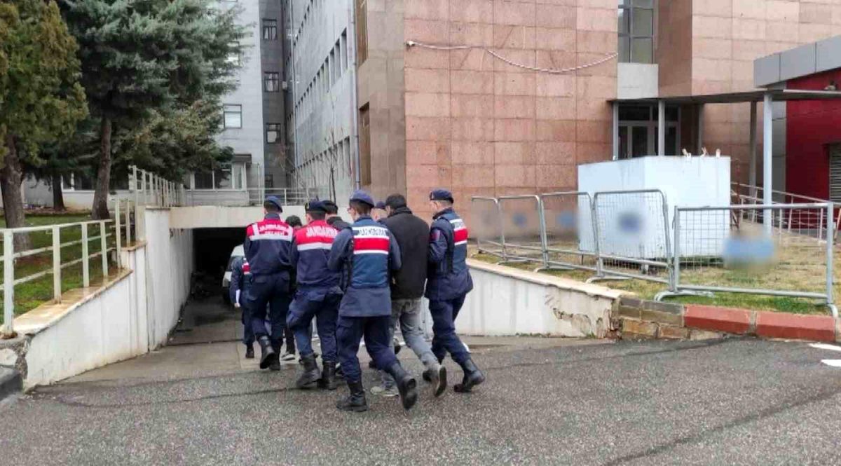 Gaziantep\'te 4 göçmen kaçakçılığı organizatörü yakalandı