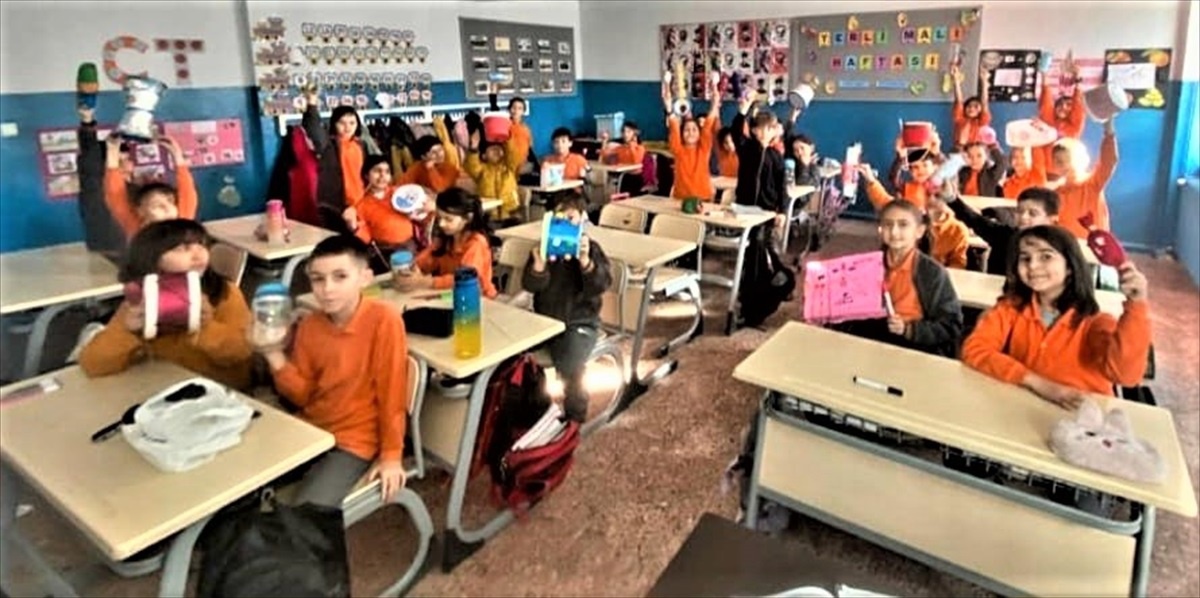 Çanakkale\'de öğrenciler müzik aletleriyle ritim çalışıyor