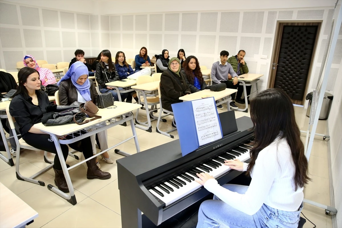 Giresun Üniversitesi öğrencileri, Göreli ilçesindeki kadınları üniversiteye davet etti