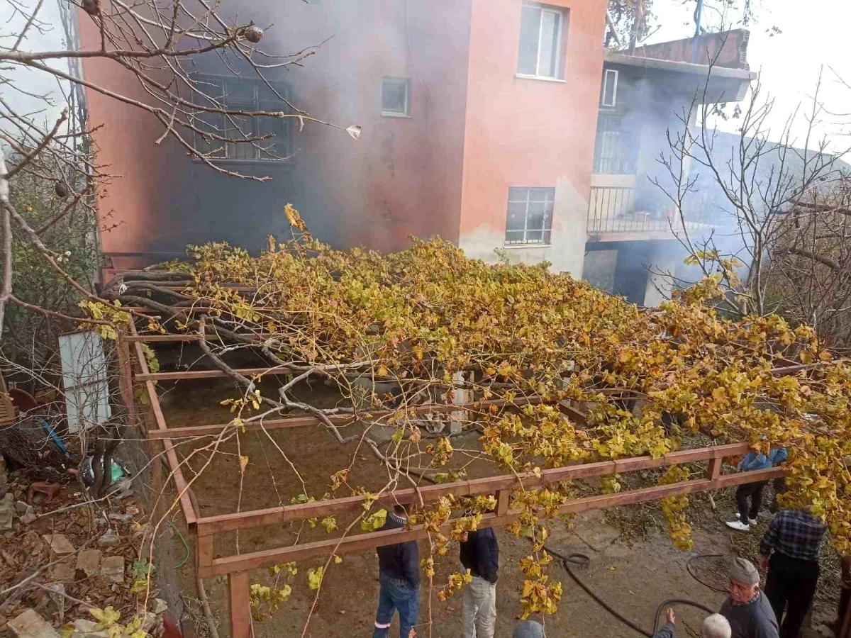 Hatay\'ın Hassa ilçesinde üç katlı binanın zemin katında çıkan yangın söndürüldü