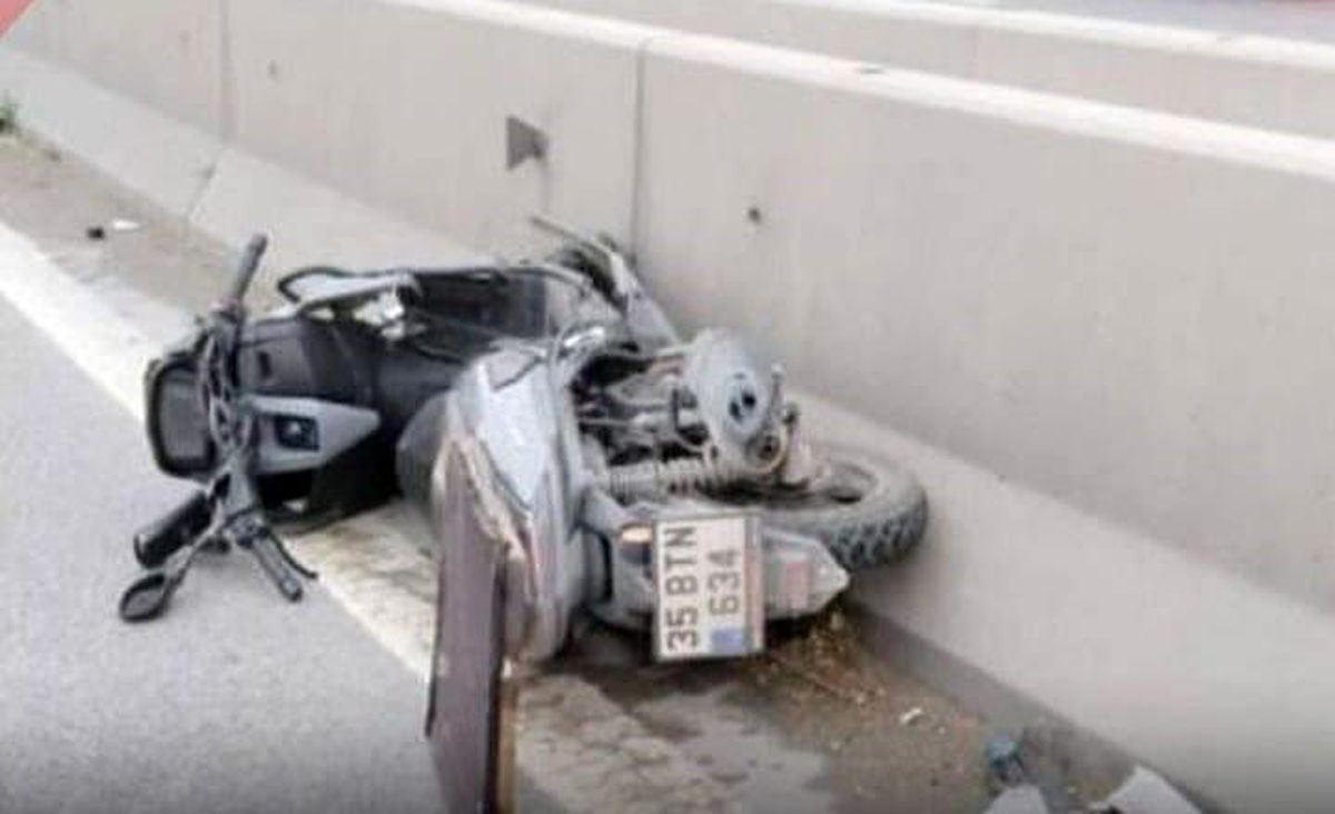 İzmir\'de motokurye kadın trafik kazasında hayatını kaybetti