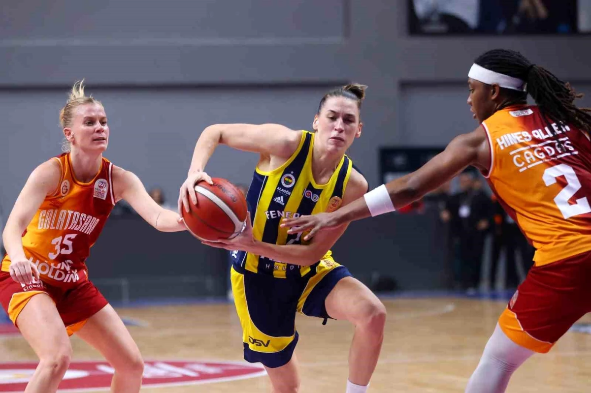 Galatasaray Kadın Basketbol Takımı Fenerbahçe\'ye mağlup oldu