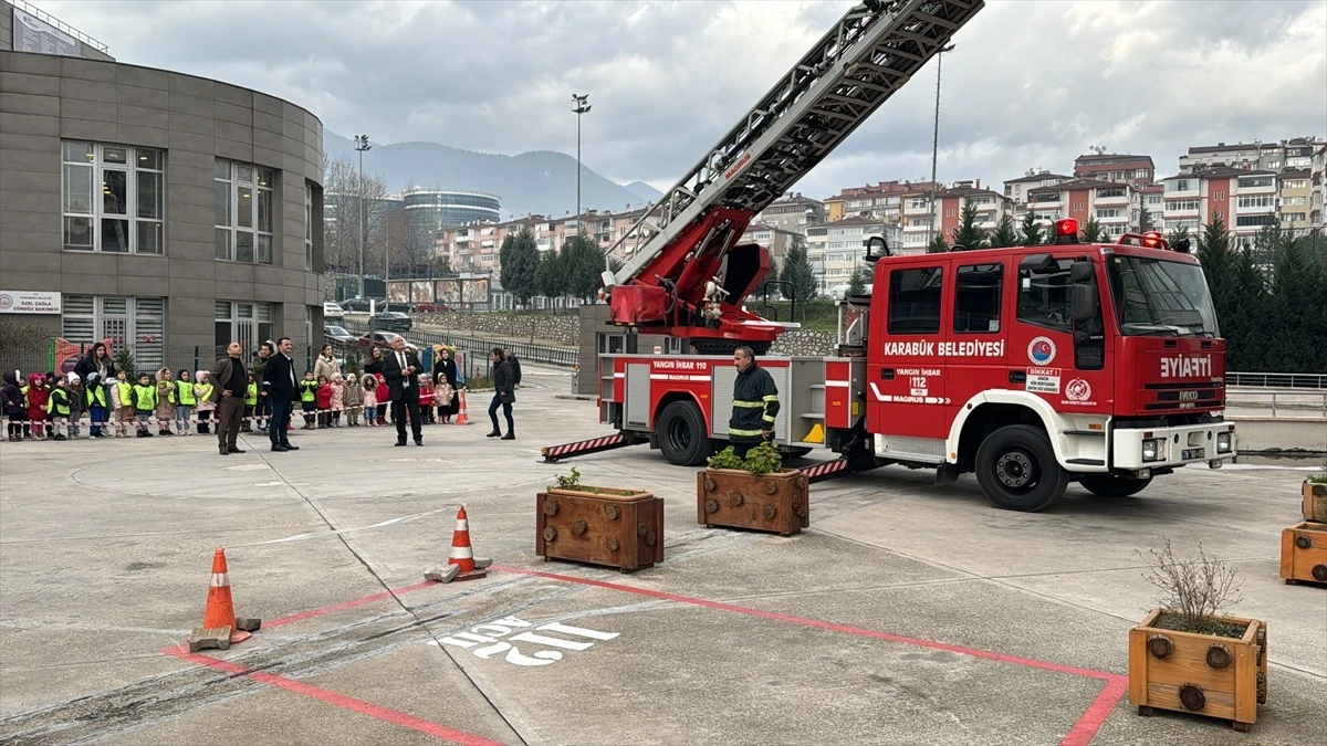 Karabük\'te 16 katlı binada yangın ve kurtarma tatbikatı gerçekleştirildi