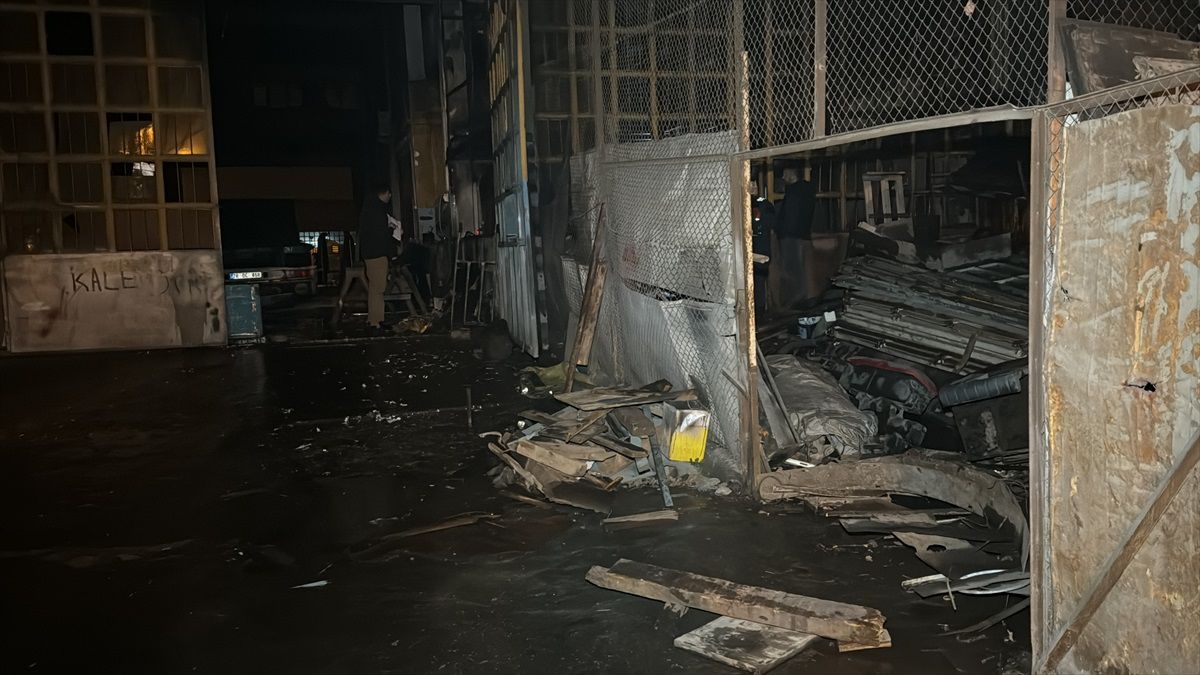 Karabük\'te sanayi sitesinde çıkan yangın söndürüldü