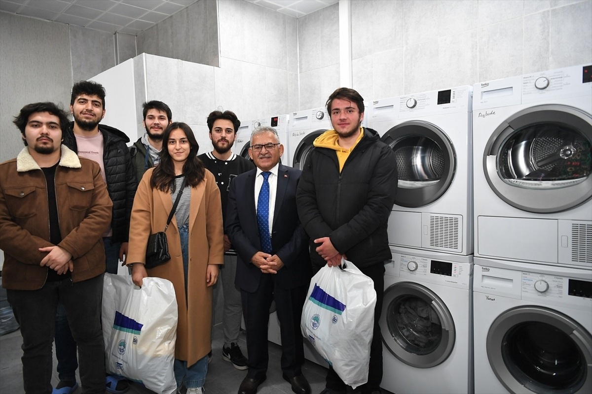 Kayseri Büyükşehir Belediyesi Üniversite Öğrencilerine Ücretsiz Çamaşır Hizmeti Sunuyor
