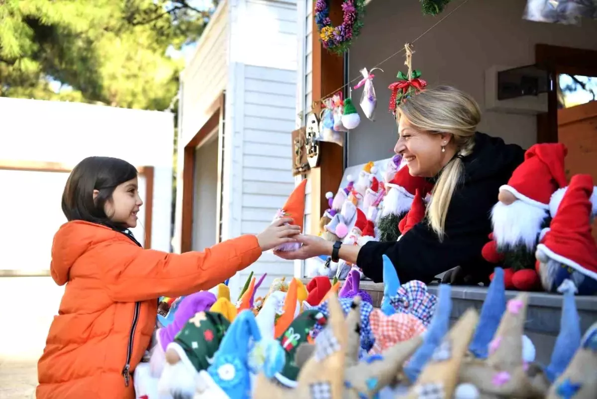 Antalya'da Yılbaşı Çarşısı HayatPark ve Kadın Emek Pazarı'nda Kuruldu