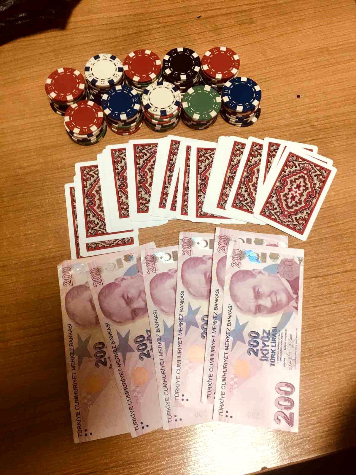Kuşadası\'nda kumar operasyonu: 8 kişi suçüstü yakalandı