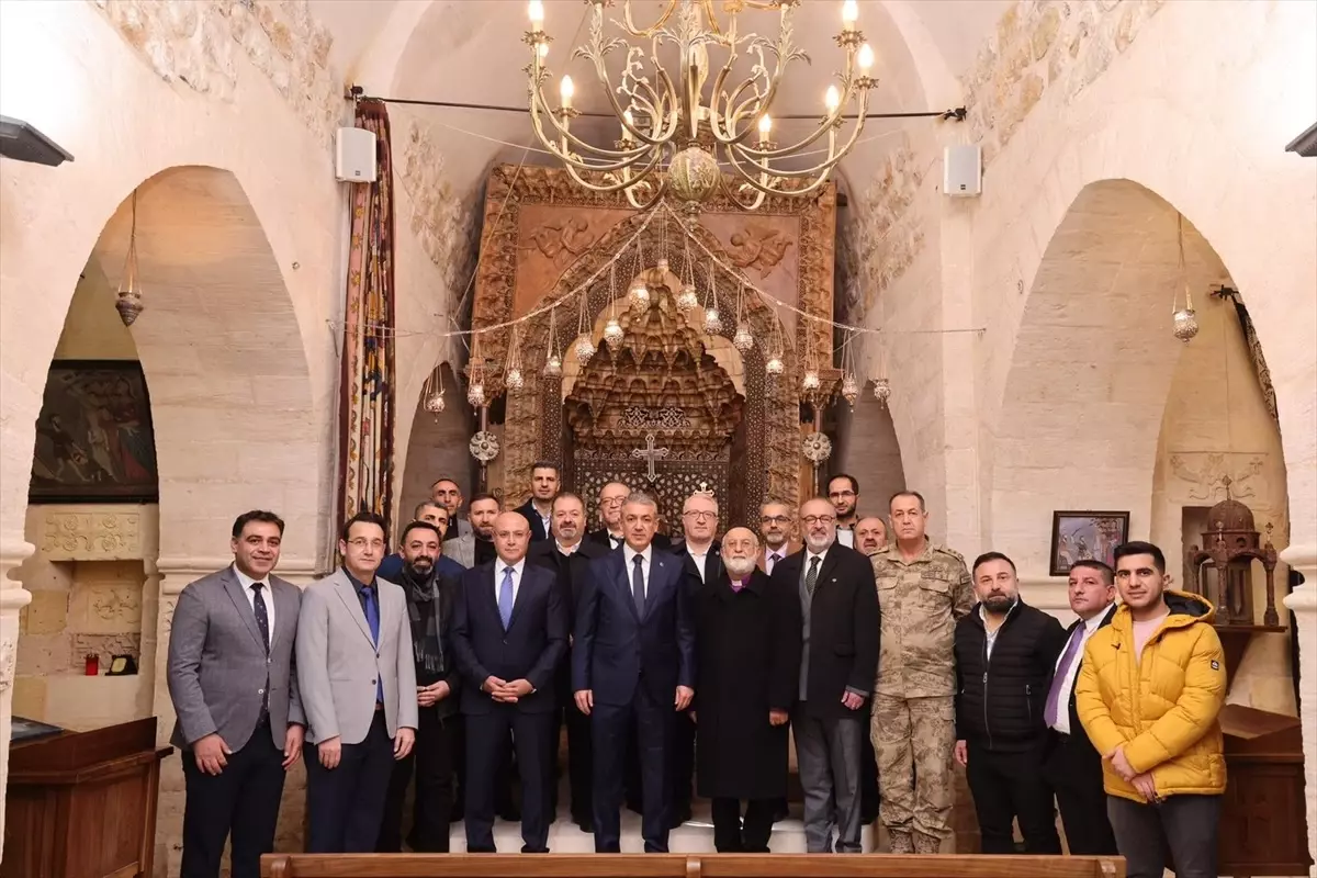 Mardin Valisi Süryanilerin Noel Bayramını kutladı