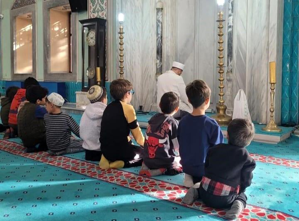 Eskişehir\'de Küçük Çocuklar Şehitler İçin Namaz Kıldı