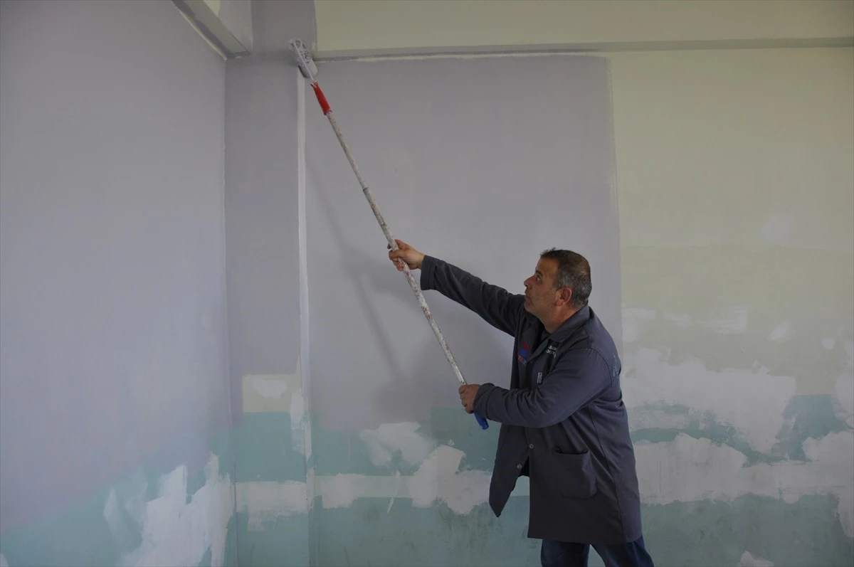 Hasan Coci Anadolu Lisesi öğrencileri sınıflarını kendi boyadı