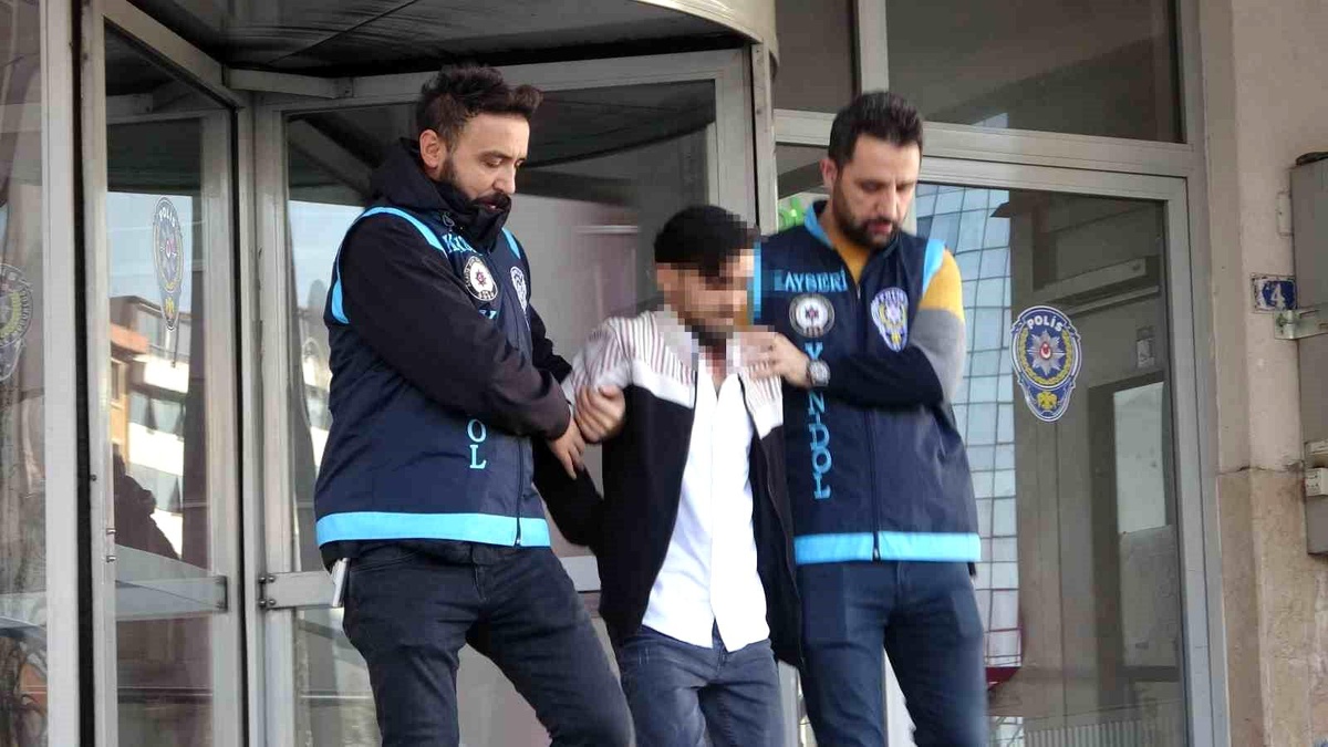 Kayseri\'de Sahte Altın Dolandırıcısı Yakalandı