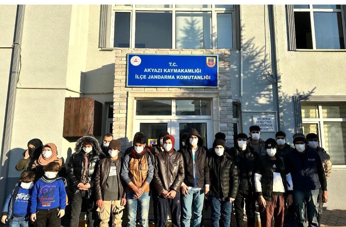 Sakarya\'da 31 göçmen ile 3 organizatör yakalandı