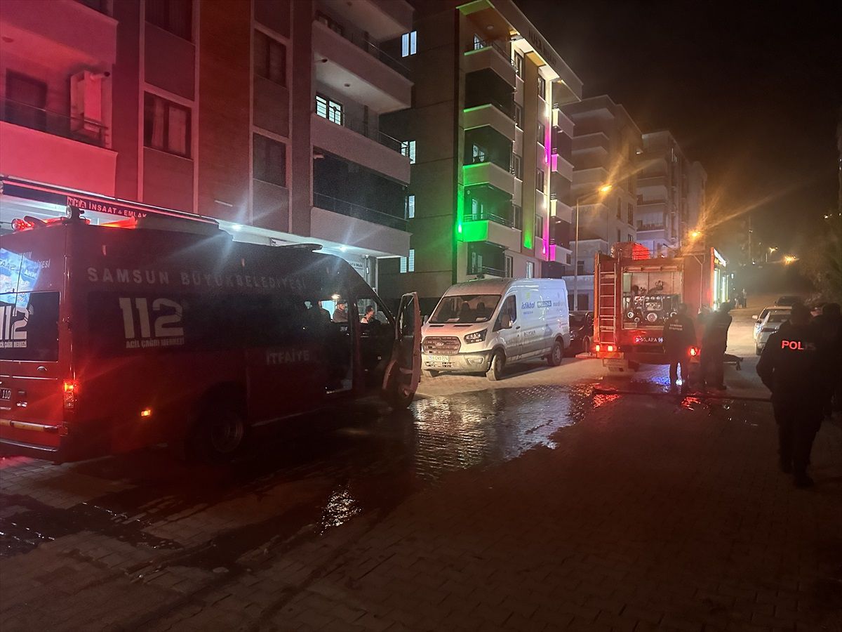 Samsun Atakum\'da çıkan yangında 2 stüdyo daire kullanılamaz hale geldi