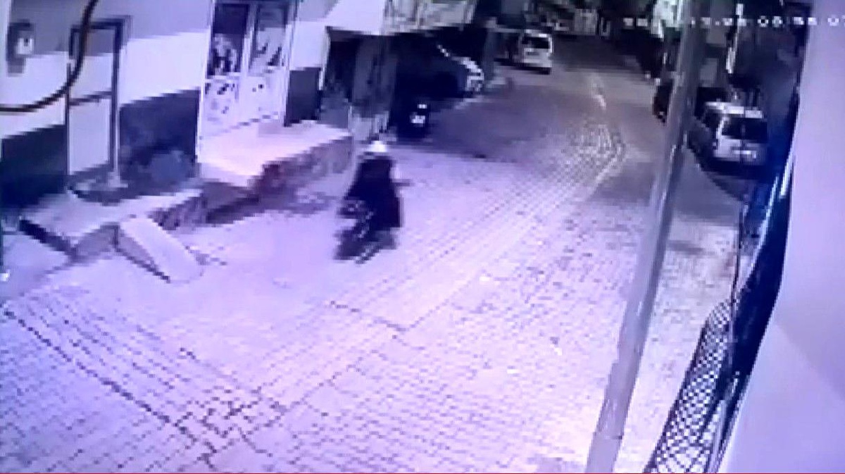 Şanlıurfa\'da Motosiklet Hırsızlığı Güvenlik Kamerasına Yansıdı