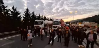 TEM Yolunda TIR'ın Damperi Elektronik Tabelaya Çarptı