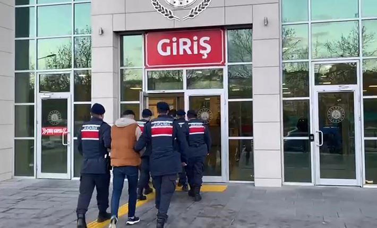 Tekirdağ\'da PKK/KCK/PYD Terör Örgütü Propagandası Yapan 2 Kişi Tutuklandı
