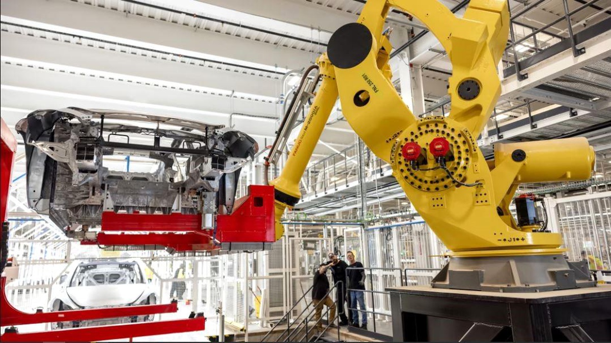 Tesla Fabrikasında Robotun Mühendise Saldırısı