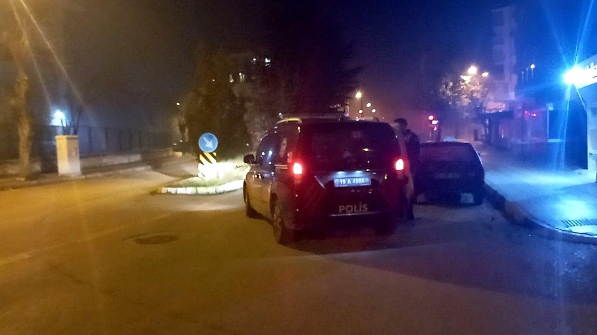 Çorum\'da Derneğe Pompalı Tüfekle Girmeye Çalışan Şahıs Yakalandı
