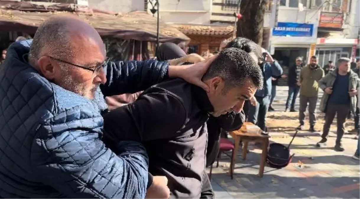 Tunceli'de sınır ötesi operasyonları protesto eden gruba polis müdahalesi