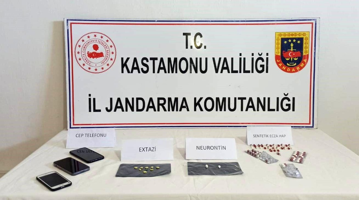 Kastamonu\'da uyuşturucu haplarla yakalanan 4 şüpheli gözaltına alındı