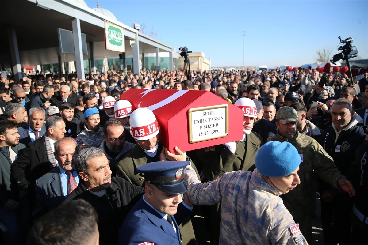 12 askerimizin şehit olduğu saldırıda yaralı komutan çatışmaya devam etmiş