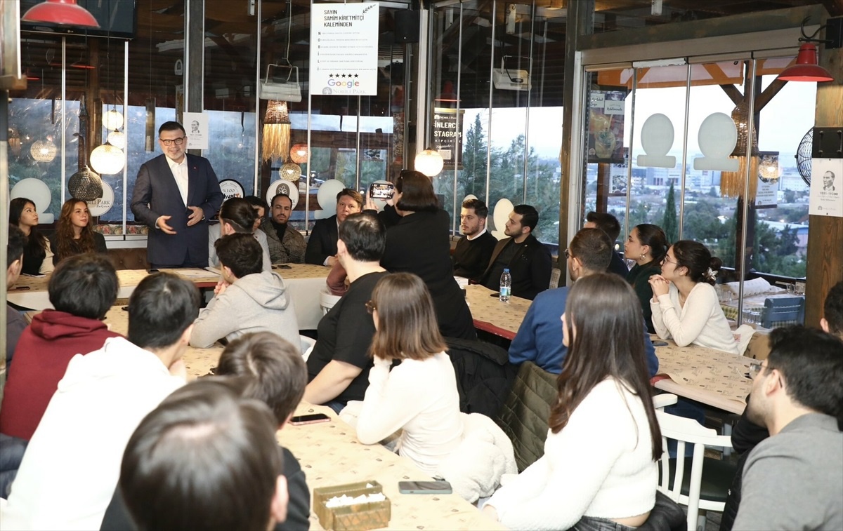 AK Parti İzmir İl Başkanı Bilal Saygılı, Ekonomi Üniversitesi Siyaset Platformu Kulübü\'nün konuğu oldu