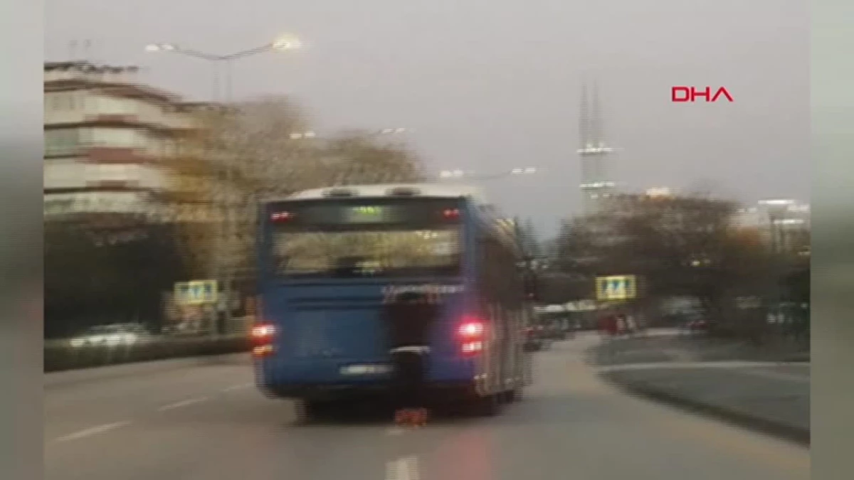 Patenli Genç Halk Otobüsünün Arkasına Tutunarak Tehlikeli Yolculuk Yaptı