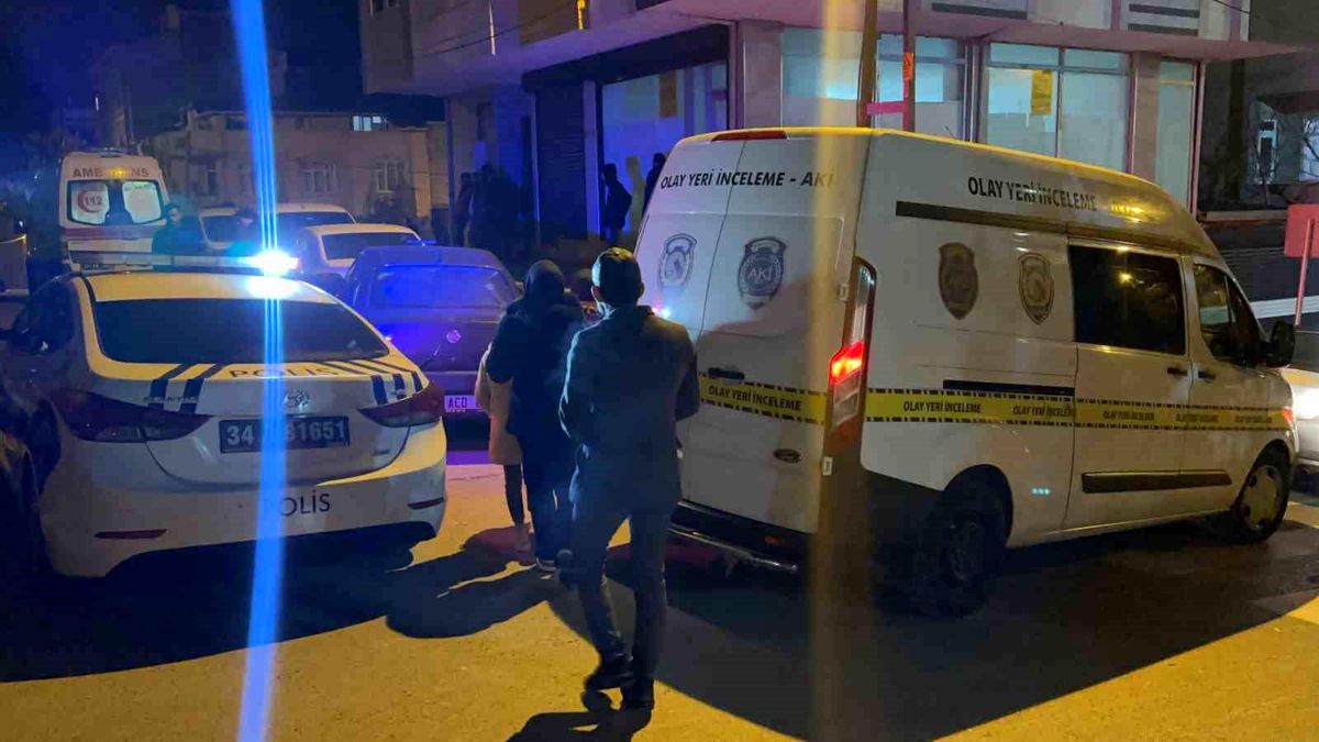 Arnavutköy\'de 11 yaşındaki çocuk silahla vurulmuş halde ölü bulundu, baba gözaltına alındı