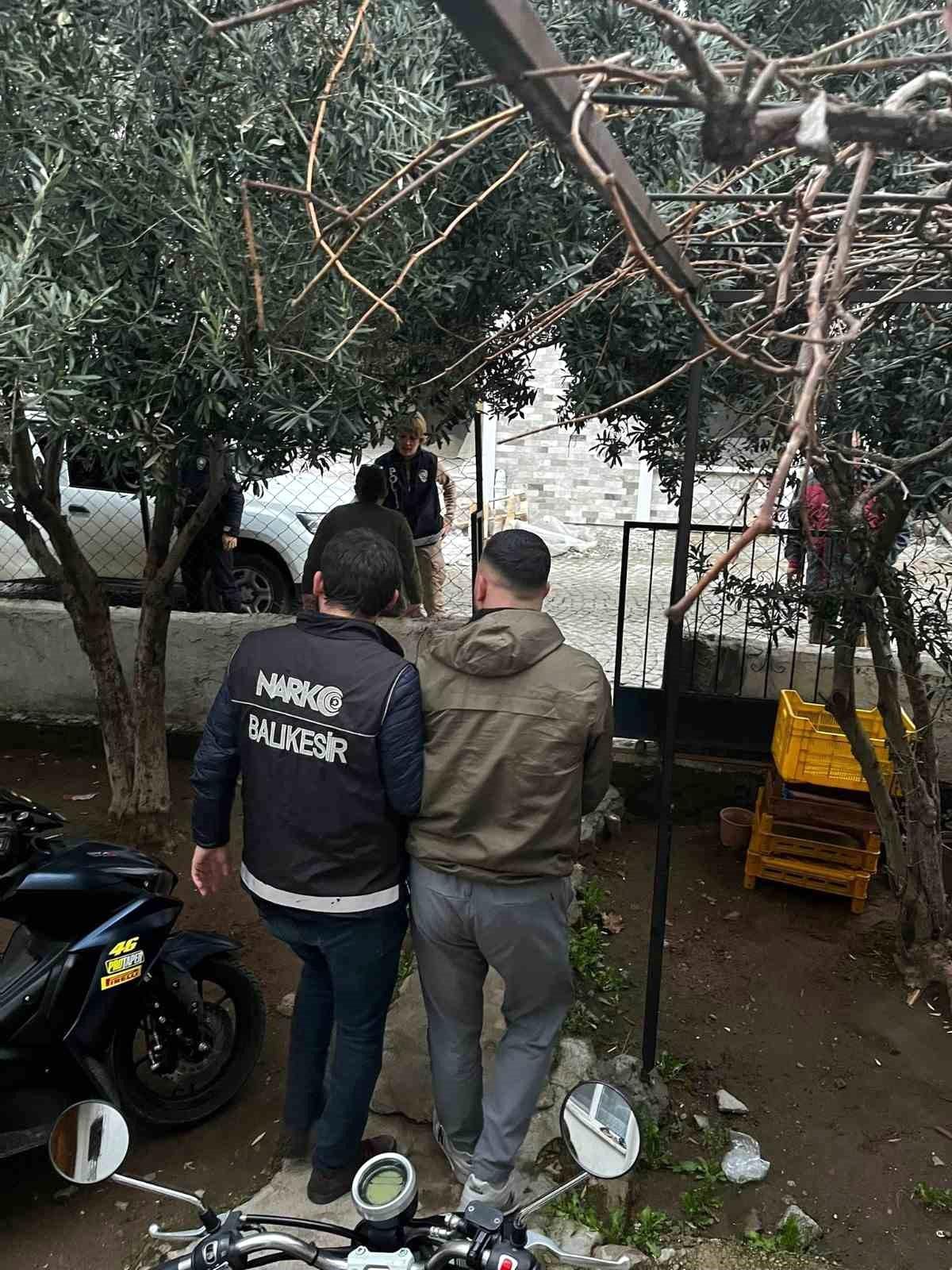 Balıkesir\'de Narkogüç Operasyonunda 49 Kişi Gözaltına Alındı