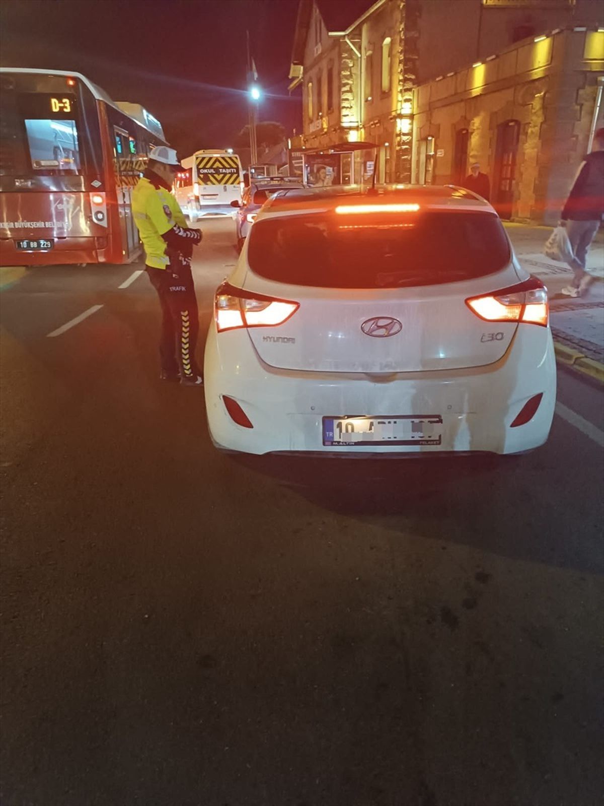 Balıkesir\'de trafik denetimlerinde 143 araca cezai işlem uygulandı