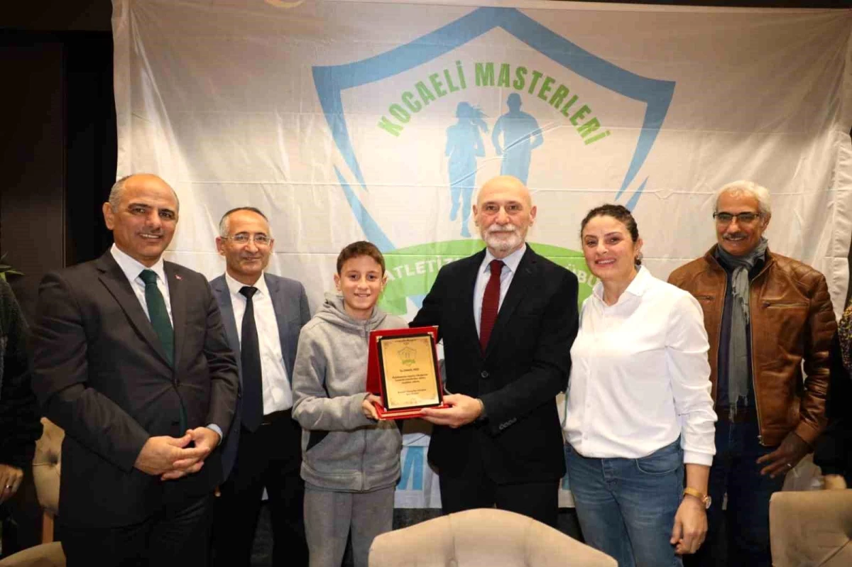 Körfez Belediye Başkanı Şener Söğüt, Kocaeli Masterleri Atletizm Spor Kulübü Sporcularıyla Buluştu