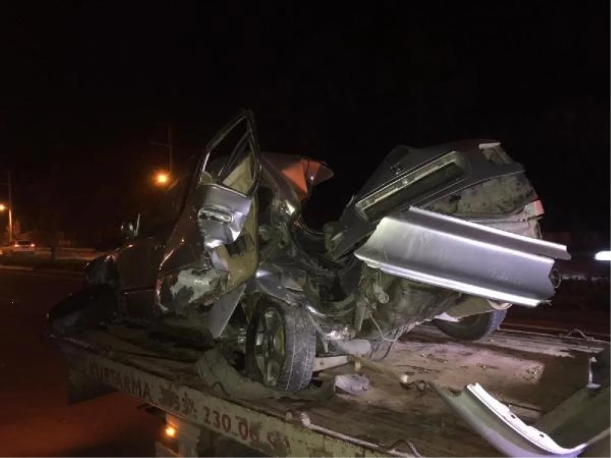 İznik\'te otomobil beton direğe çarptı: Sürücü ağır yaralandı