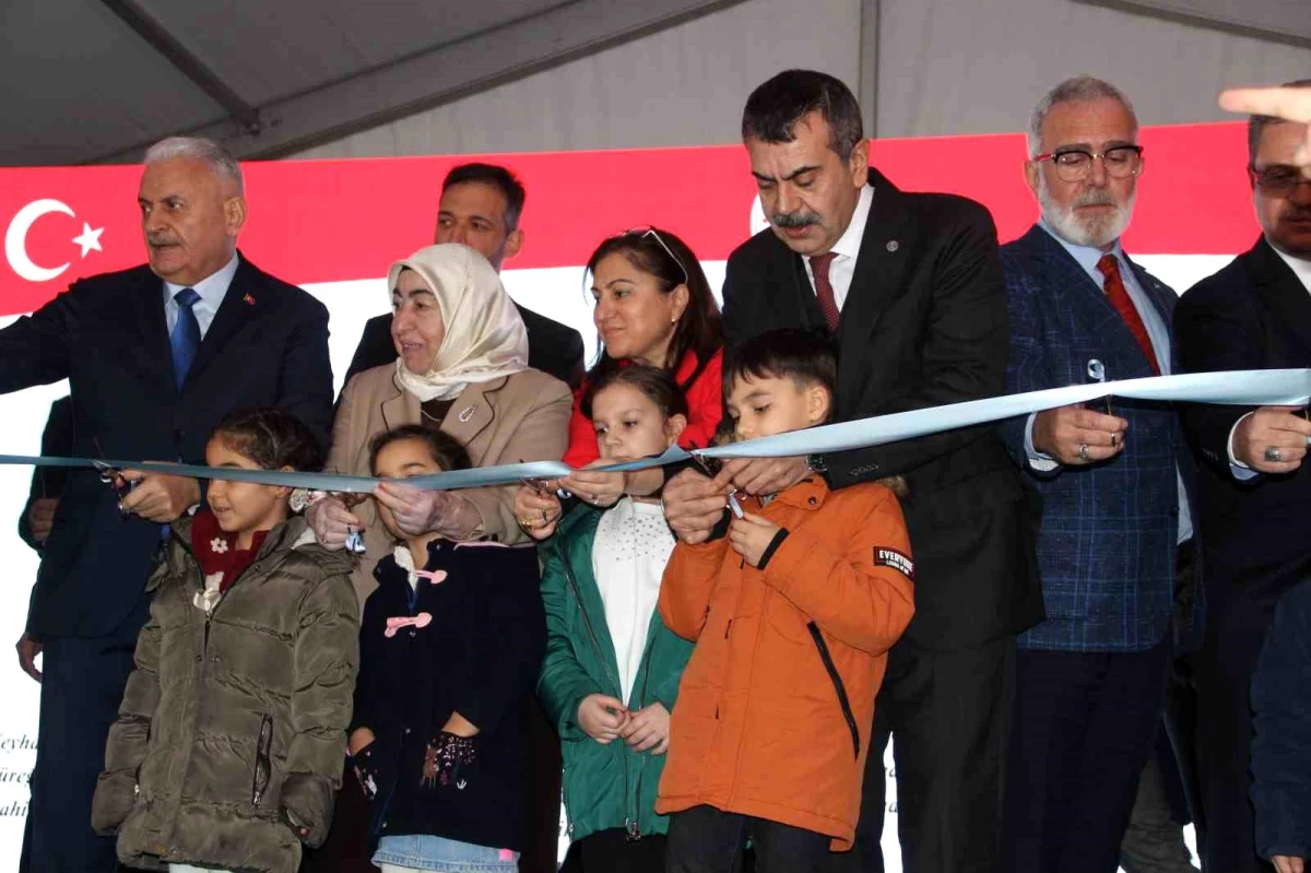 Kızılay tarafından Manisa\'ya yapılan Şehit Vedat Öz Özel Eğitim Anaokulu açıldı