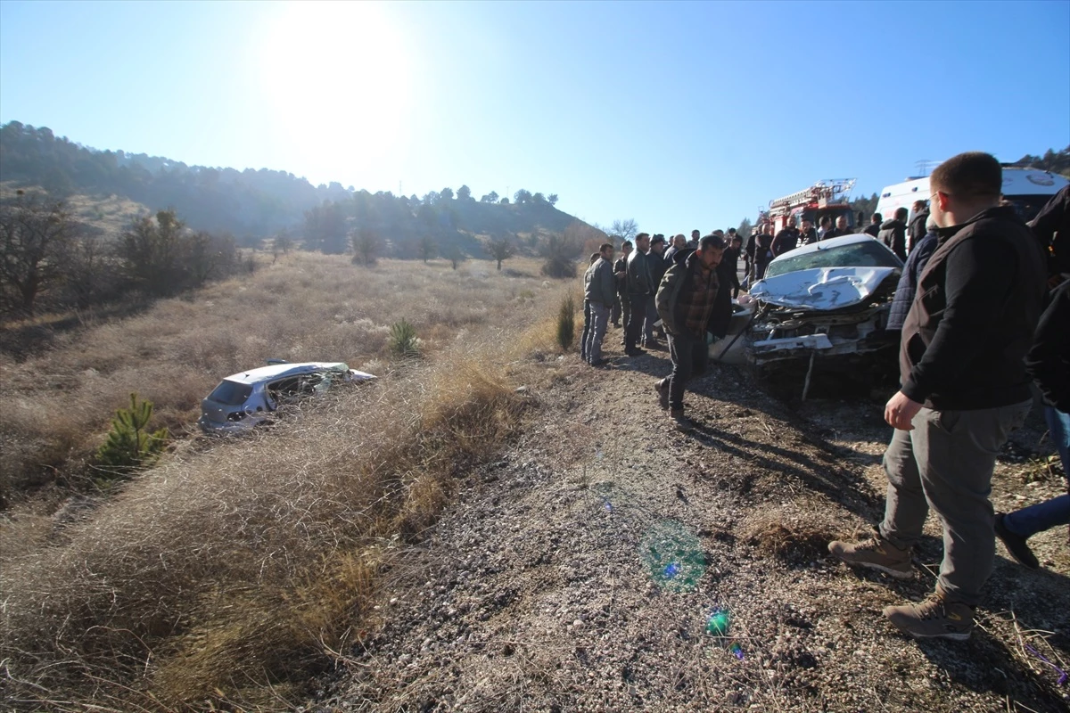 Burdur\'da Otomobil Kazası: 1 Ölü, 5 Ağır Yaralı