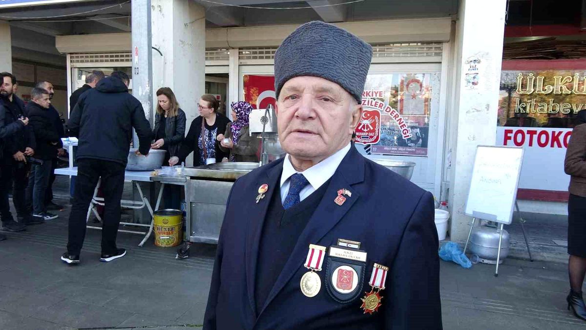 Burdur Muharip Gaziler Derneği\'nde Şehitler İçin Lokma Dağıtıldı