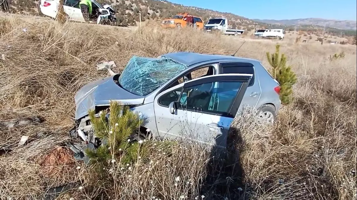 Burdur-Fethiye Karayolunda 3 Araçlı Kaza: 1 Ölü, 5 Ağır Yaralı