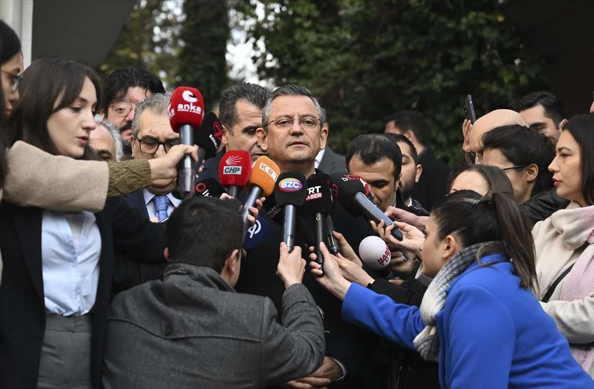 CHP Genel Başkanı Özgür Özel, asgari ücretin belirlenmesi ve hukukun üstünlüğü konularında açıklamalarda bulundu