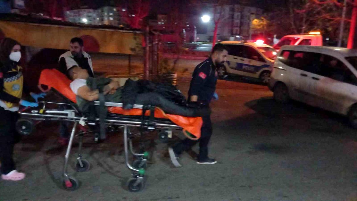 Çorlu\'da iş yeri önünde silahlı saldırı: 4 kişi yaralandı