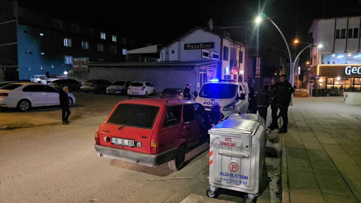 Çorum\'da durdurulan otomobilde silah ve uyuşturucu ele geçirildi