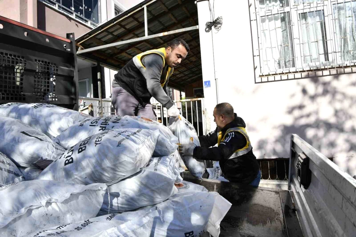 Samsun Büyükşehir Belediyesi, İhtiyaç Sahiplerine Kış Mevsimi Yakacak Yardımı Yapıyor